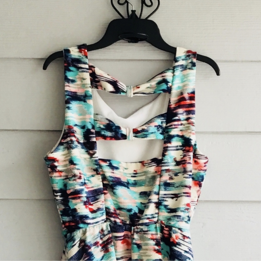 Colorful Caged Back Dress - Picture 4 of 4